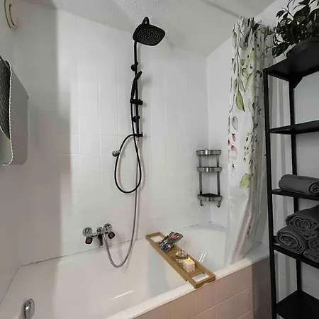 - With Beautiful View And Parking Apartamento *