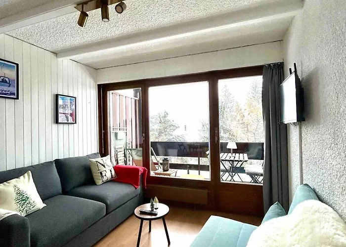 - With Beautiful View And Parking * Овронна