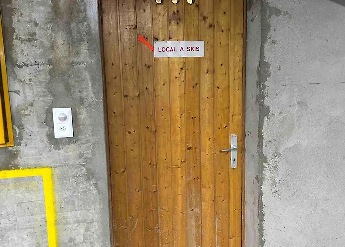 - With Beautiful View And Parking Апартаменты Овронна